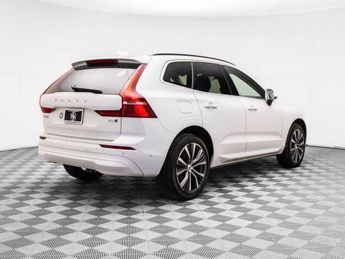 Used 2022 Volvo XC60 B5 Momentum w/ Advanced Package image 5