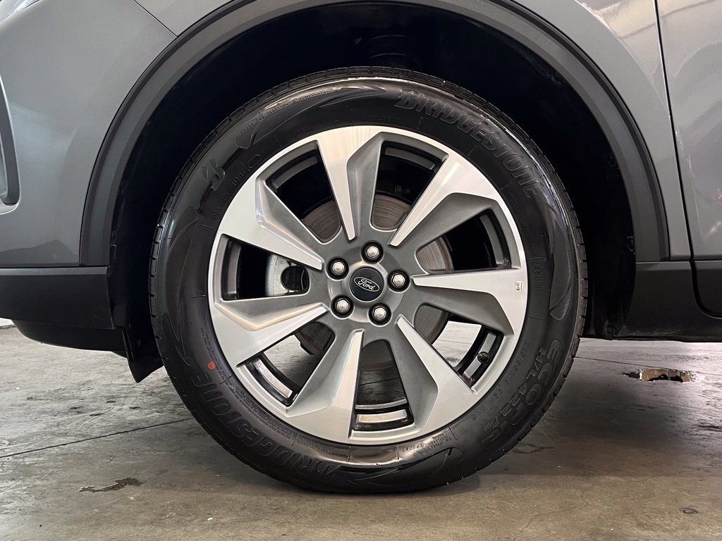 Certified 2025 Ford Escape Platinum AWD/4WD image 17