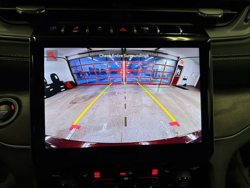 New 2025 Jeep Grand Cherokee Limited image 17