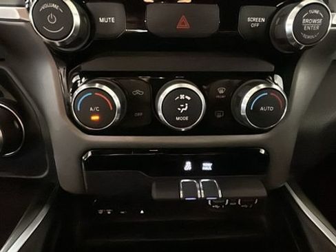 Used 2019 RAM 1500 Big Horn AWD/4WD image 22