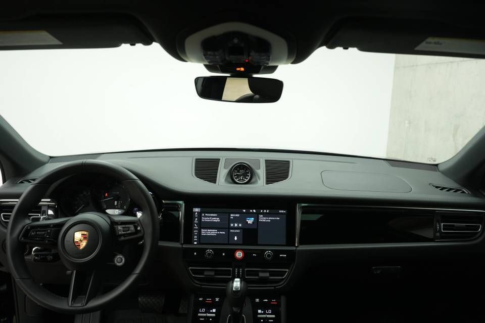 Certified 2026 Porsche Macan AWD/4WD image 16