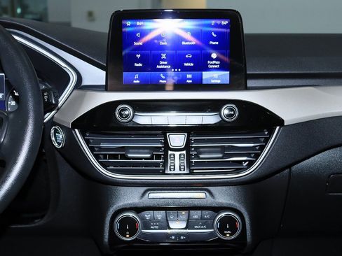 Used 2022 Ford Escape SE image 19