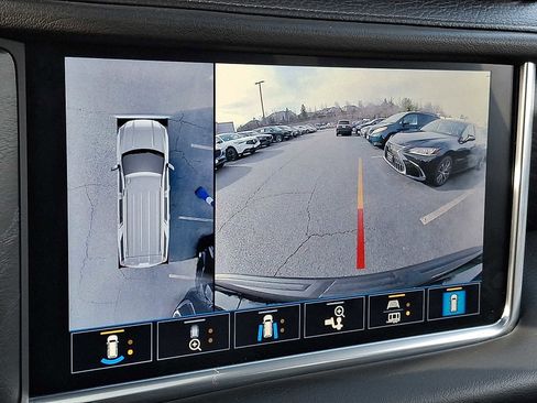 Used 2021 GMC Yukon XL Denali w/ Denali Ultimate Package image 18