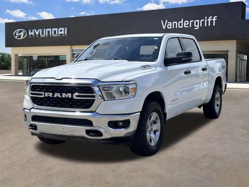 Used 2023 RAM 1500 Big Horn AWD/4WD image 4