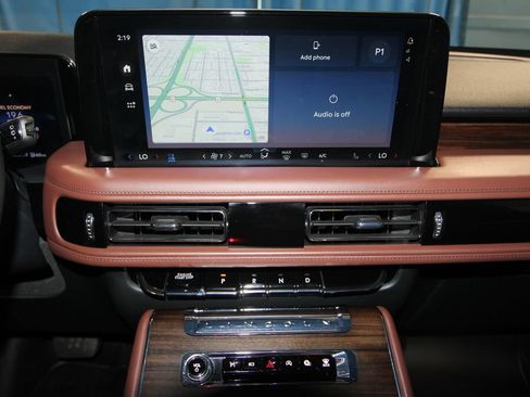 Used 2025 Lincoln Aviator Reserve w/ Illumination Package AWD/4WD image 16