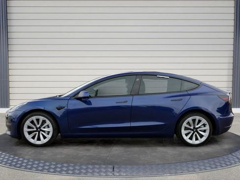 Used 2022 Tesla Model 3 Standard Range RWD image 3