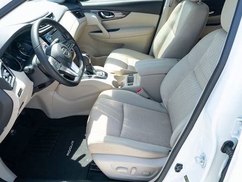Used 2020 Nissan Rogue SV FWD image 18