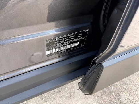 Used 2025 Toyota RAV4 XLE FWD image 32