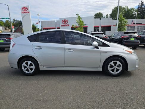 Used 2012 Toyota Prius Four w/ Deluxe Solar Roof Pkg FWD image 8