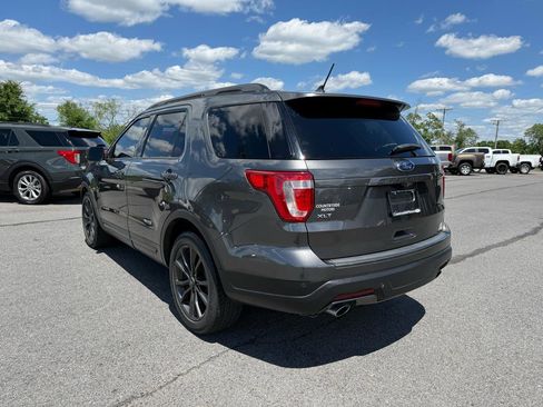 Used 2018 Ford Explorer XLT w/ Equipment Group 202A FWD image 4