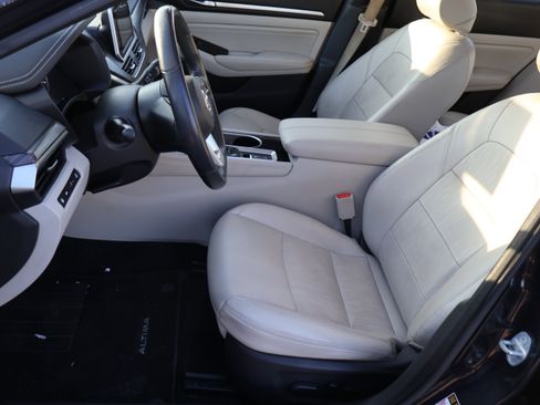 Used 2020 Nissan Altima 2.5 Platinum image 39