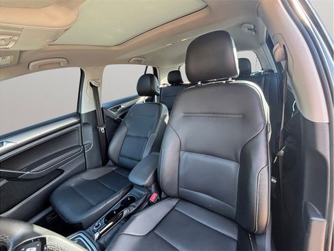 Used 2017 Volkswagen Golf Wolfsburg Edition image 17