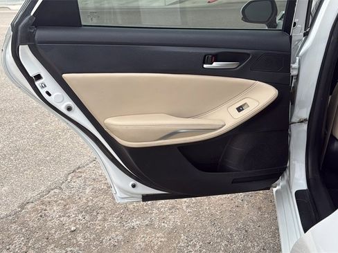 Used 2019 Toyota Avalon XLE image 14