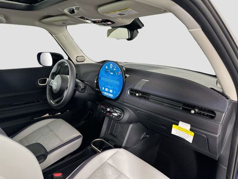 Certified 2025 MINI Cooper 2-Door Hardtop image 28