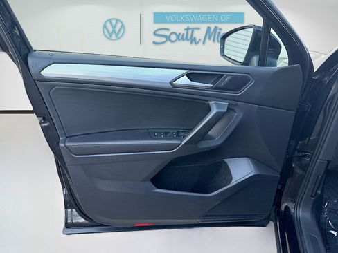 Used 2022 Volkswagen Tiguan S image 19