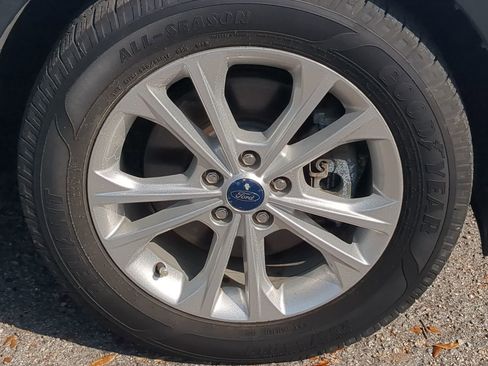 Used 2019 Ford Escape SE image 11