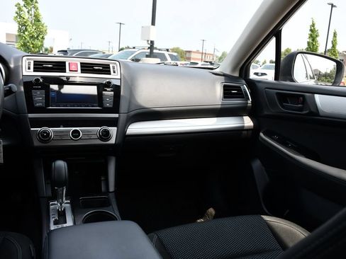 Used 2018 Subaru Outback 2.5i AWD/4WD image 19
