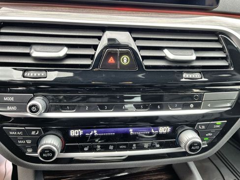 Certified 2022 BMW 530i xDrive w/ Convenience Package image 19