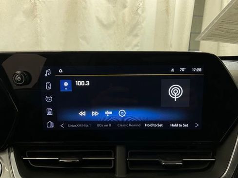 Used 2025 Chevrolet Trax LT w/ LT Convenience Package FWD image 17