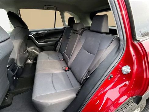 Used 2021 Toyota RAV4 LE image 16
