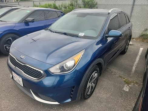 Used 2019 Kia Niro LX image 3