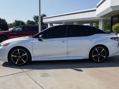 Used 2019 Toyota Camry XSE FWD image 5