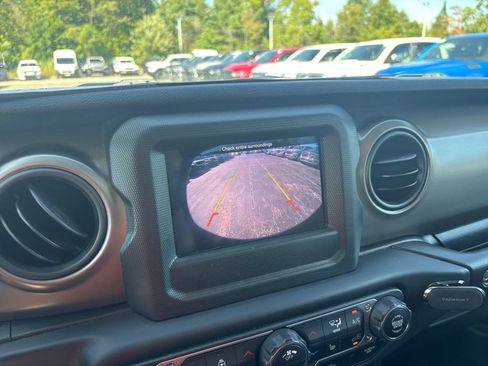 Used 2018 Jeep Wrangler Unlimited Sport S AWD/4WD image 18