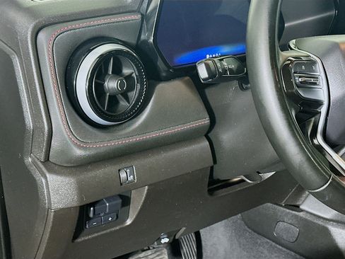 Used 2025 Chevrolet Colorado Z71 AWD/4WD image 17