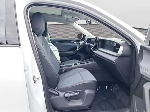 New 2025 Volkswagen Tiguan SE AWD/4WD image 18