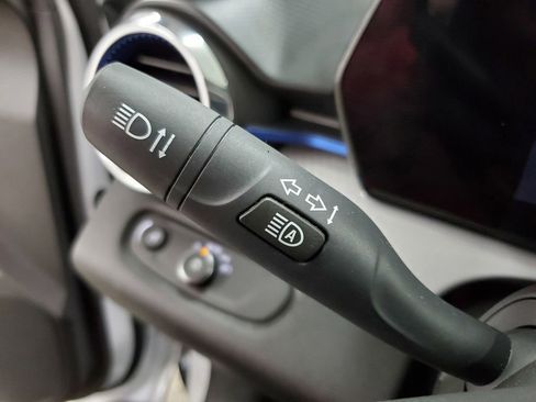 Used 2025 Chevrolet Trax LT w/ LT Convenience Package image 31