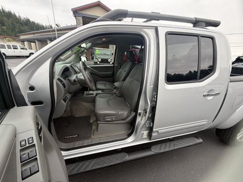 Used 2013 Nissan Frontier SL AWD/4WD image 12