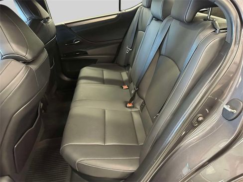 Used 2023 Lexus ES 300h F Sport image 22