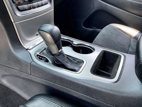 Used 2018 Jeep Grand Cherokee Altitude AWD/4WD image 20