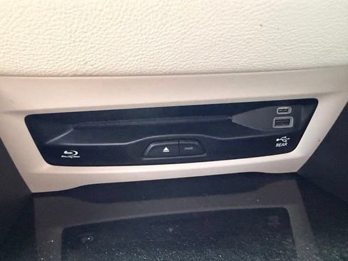 Used 2022 Chrysler Pacifica Limited w/ Uconnect Theater Family Group AWD/4WD image 27