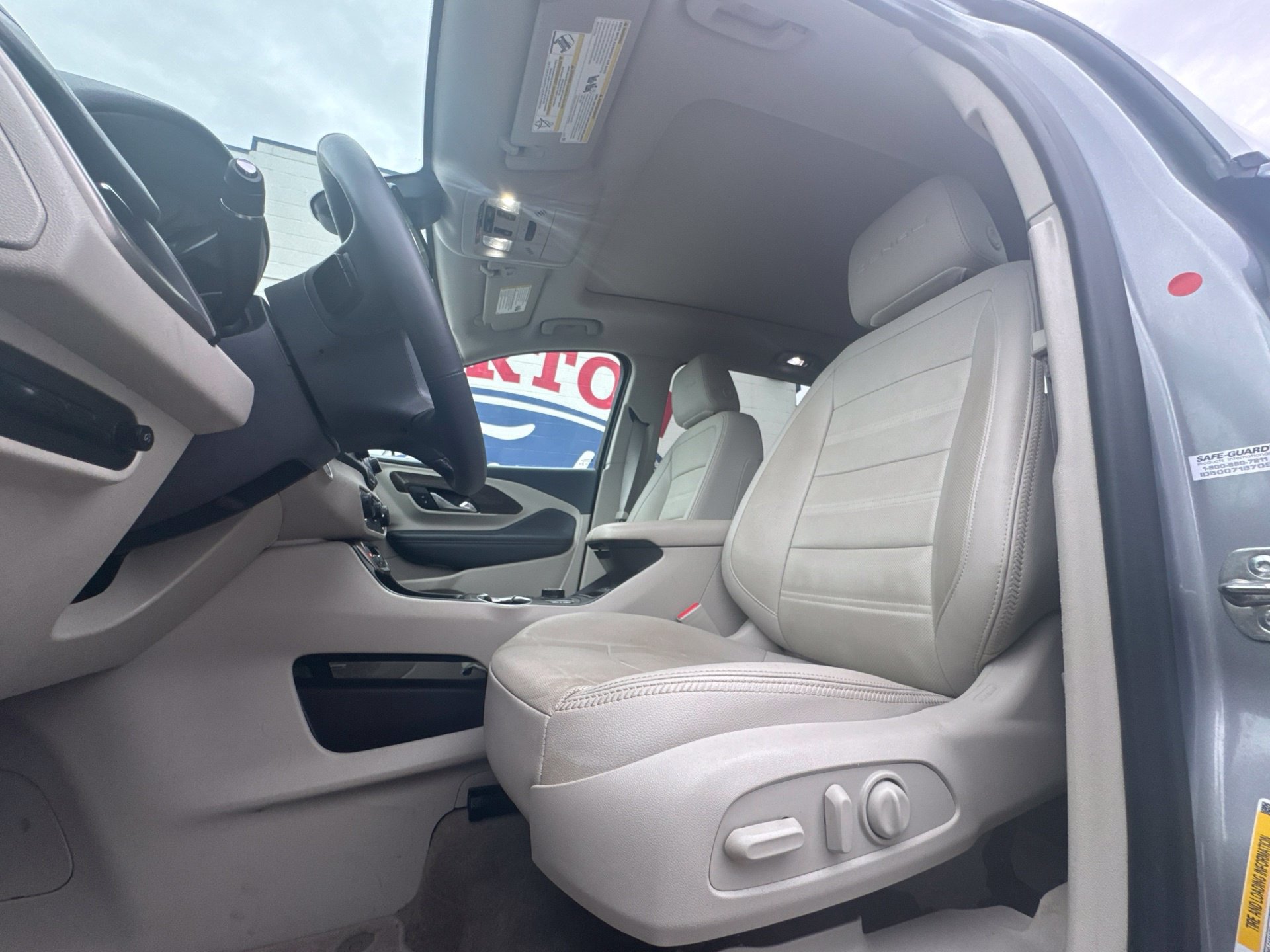 Used 2024 GMC Terrain Denali w/ Denali Premium Package AWD/4WD image 17