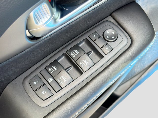 New 2027 Chrysler Pacifica Select FWD image 17