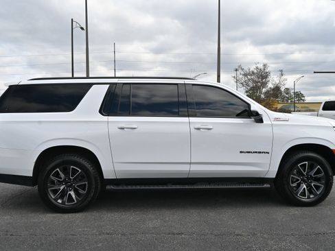 Used 2022 Chevrolet Suburban Z71 w/ Luxury Package image 17