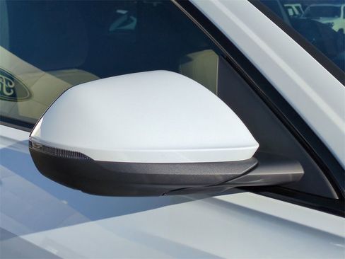 Used 2025 Audi Q8 Premium Plus image 12