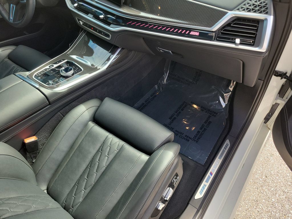 Used 2025 BMW X7 M60i AWD/4WD image 19