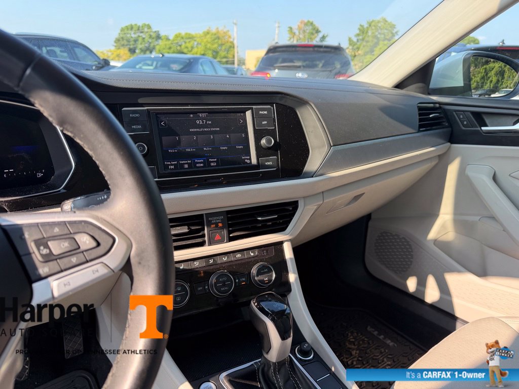 Used 2024 Volkswagen Jetta SE w/ Panoramic Sunroof Package FWD image 15