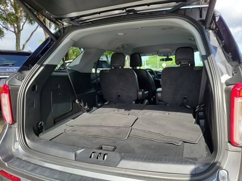 Used 2023 Ford Explorer XLT w/ Equipment Group 202A RWD image 6