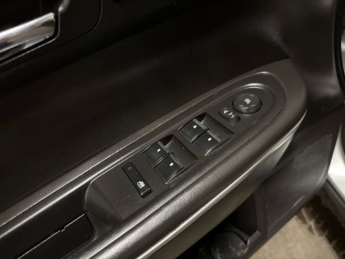 Used 2010 GMC Acadia SLT image 19