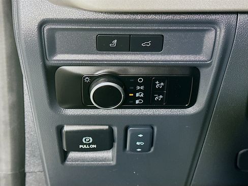 Used 2024 Ford Expedition Max XLT image 17