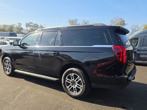 Used 2025 Ford Expedition Max Active RWD image 2