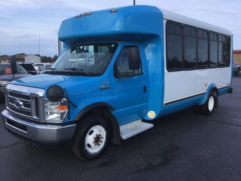 Used 2016 Ford E-450 and Econoline 450 Super Duty w/ Shuttle Bus Prep Package RWD image 10