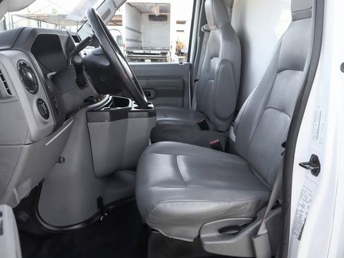 Used 2017 Ford E-450 and Econoline 450 Super Duty w/ Power Windows & Locks Group image 17