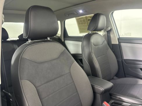 Used 2022 Volkswagen Taos SE w/ Panoramic Sunroof Package AWD/4WD image 29