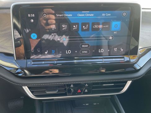Used 2025 Volkswagen Atlas SE FWD image 30