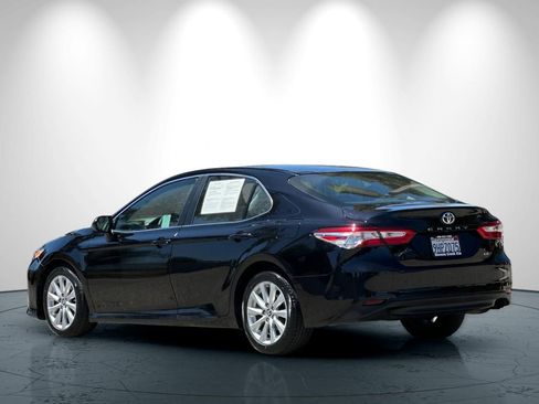 Used 2018 Toyota Camry LE FWD image 6