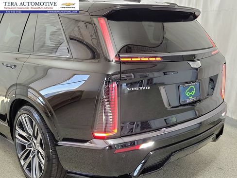 Certified 2026 Cadillac Vistiq Platinum w/ LPO, Floor Liner Package AWD/4WD image 6